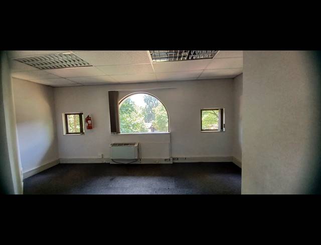 639M² OFFICE TO LET IN HYDE PARK